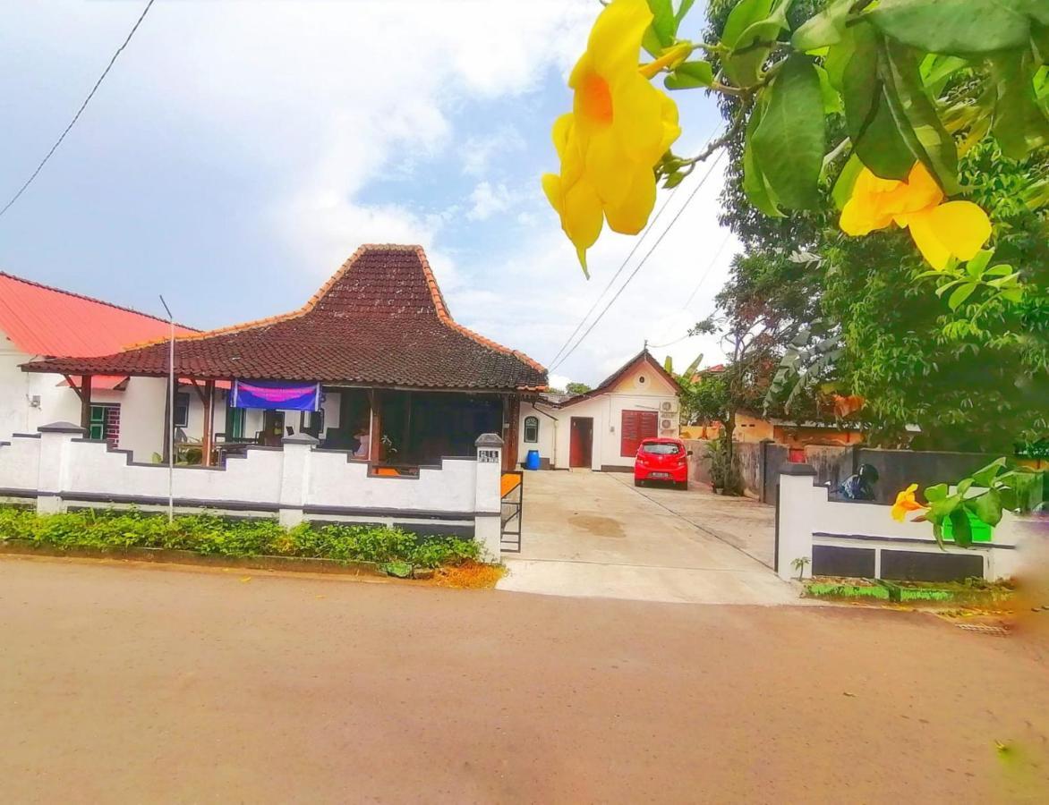 Reddoorz Syariah @ Ndalem Kembang Sore Yogyakarta Eksteriør bilde