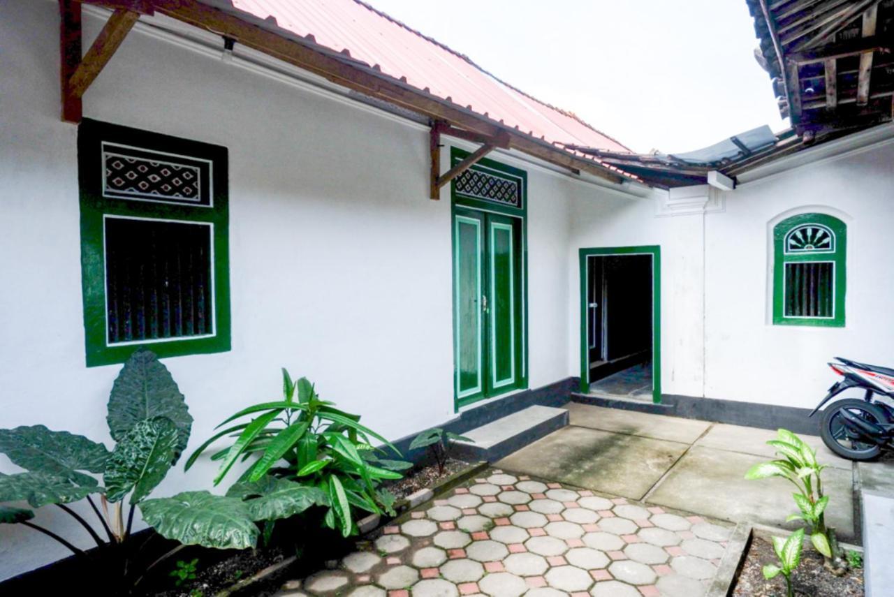 Reddoorz Syariah @ Ndalem Kembang Sore Yogyakarta Eksteriør bilde